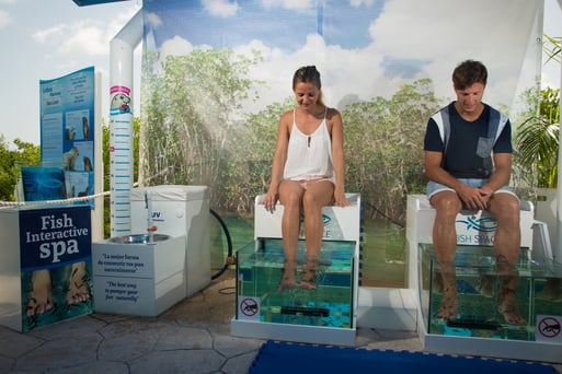Masaje de pies en Fish Spa | Aquarium Cancún