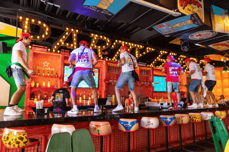 SenorFrogs-fiesta-neon-de-ano-nuevo